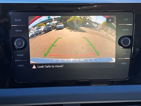 Certified 2025 Volkswagen Jetta SE w/ Sunroof Package image 22