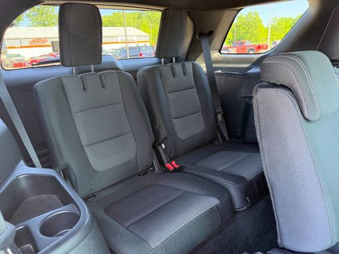 Used 2016 Ford Explorer XLT AWD/4WD image 14