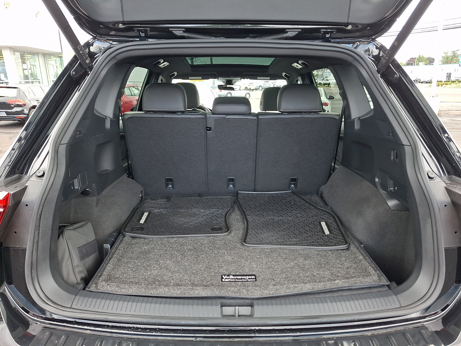 Used 2024 Volkswagen Tiguan SE R-Line AWD/4WD image 29