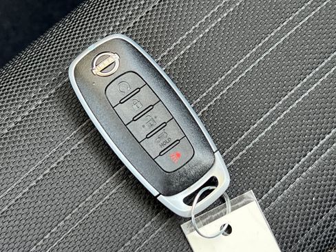 Used 2025 Nissan Rogue SV image 23