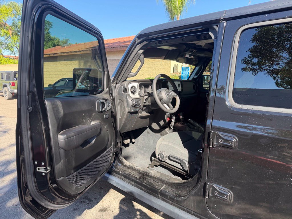 Used 2024 Jeep Wrangler Unlimited AWD/4WD image 19