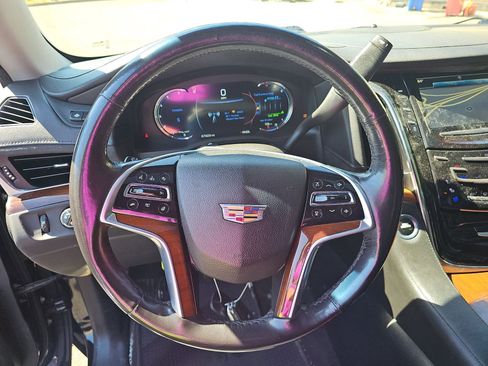 Used 2018 Cadillac Escalade Luxury AWD/4WD image 8