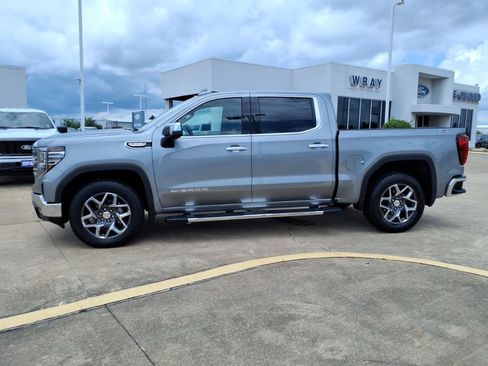 Used 2023 GMC Sierra 1500 SLT AWD/4WD image 2