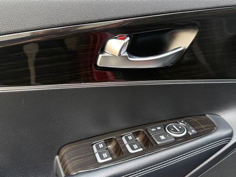 Used 2020 Kia Sorento LX FWD image 11