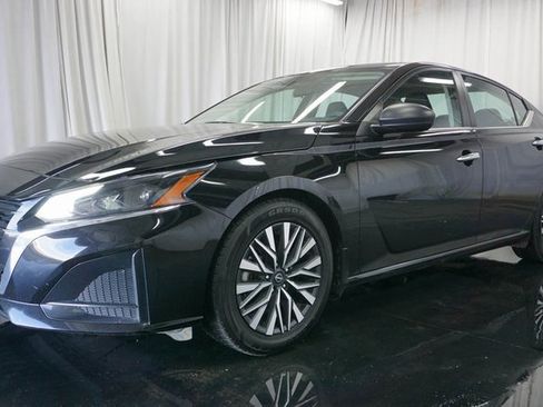Used 2024 Nissan Altima 2.5 SV image 4