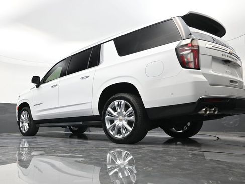 Used 2024 Chevrolet Suburban High Country w/ Advanced Technology Package RWD image 22