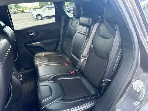 Used 2019 Jeep Cherokee Latitude Plus w/ Comfort/Convenience Group AWD/4WD image 12