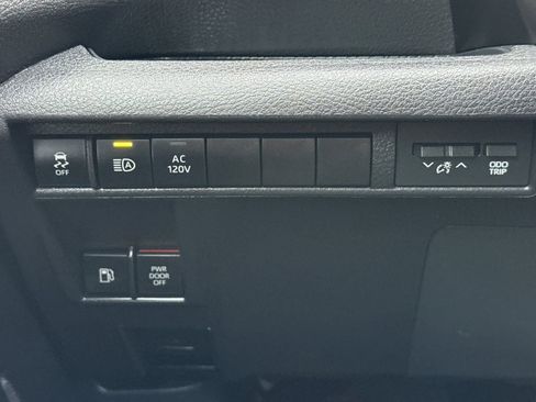 Used 2025 Toyota Sienna XSE w/ XSE Premium Package image 33