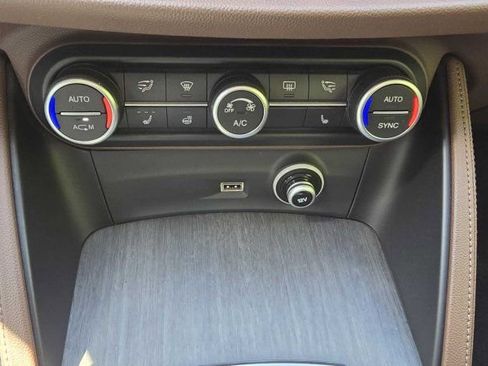 Used 2019 Alfa Romeo Stelvio Ti AWD/4WD image 24