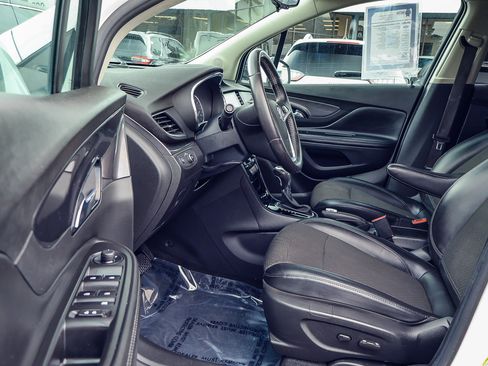 Used 2021 Buick Encore Preferred FWD image 2