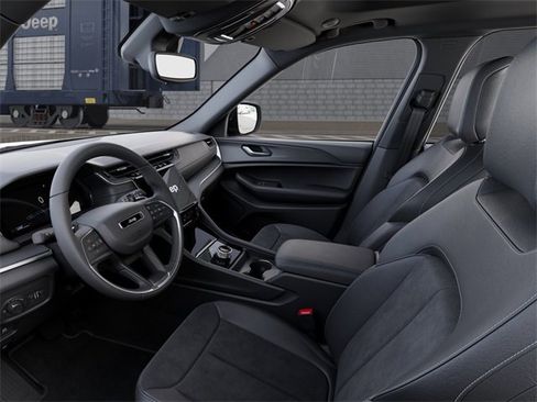 New 2025 Jeep Grand Cherokee Altitude image 22