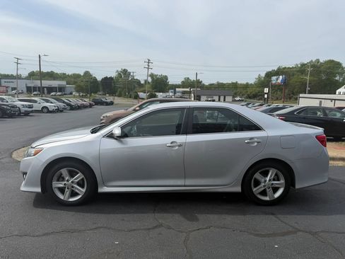 Used 2012 Toyota Camry SE FWD image 4