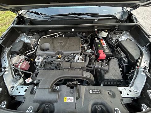 Used 2021 Toyota RAV4 LE FWD image 12
