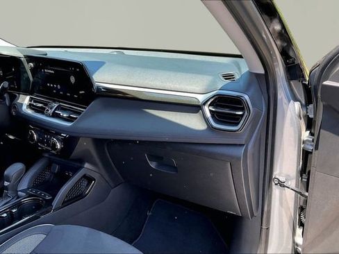 Used 2025 Chevrolet TrailBlazer LT AWD/4WD image 18
