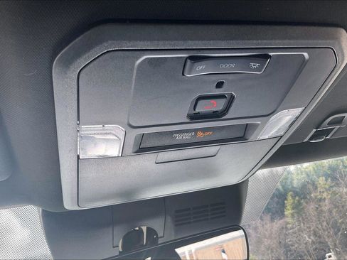 Used 2024 Toyota Tacoma TRD Off-Road image 33