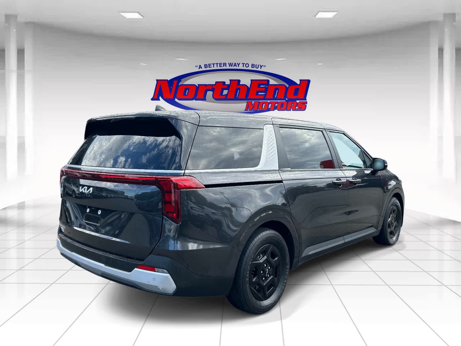Used 2025 Kia Carnival FWD image 3