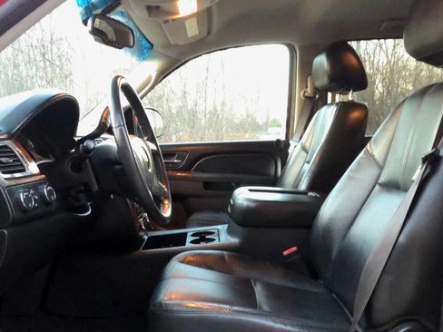 Used 2011 Chevrolet Avalanche LT w/ Luxury Package image 10