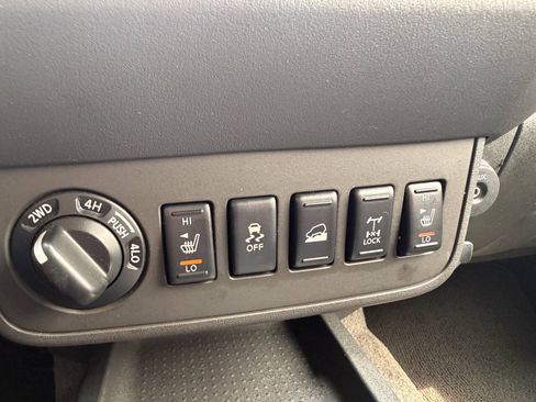 Used 2012 Nissan Frontier PRO-4X w/ Pro-4x Luxury Pkg AWD/4WD image 14