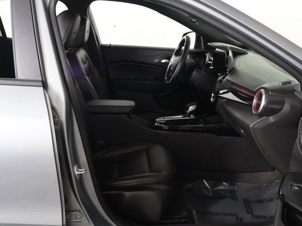Used 2025 Chevrolet Trax RS FWD image 23