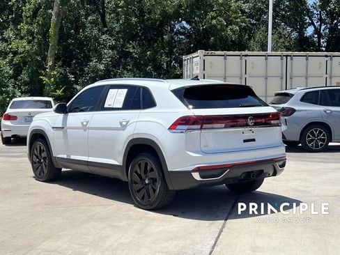 Certified 2024 Volkswagen Atlas Cross Sport SE FWD image 10