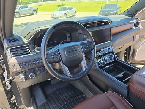 Used 2023 GMC Yukon XL Denali Ultimate AWD/4WD image 17