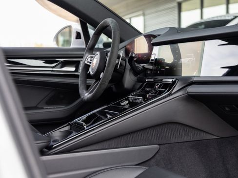 Certified 2026 Porsche Panamera RWD image 48