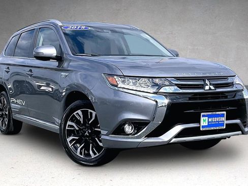 Used 2018 Mitsubishi Outlander GT image 3