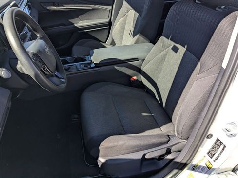 Used 2025 Toyota Camry LE image 20