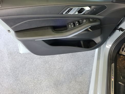 Used 2024 BMW X5 xDrive40i w/ M Sport Package AWD/4WD image 15