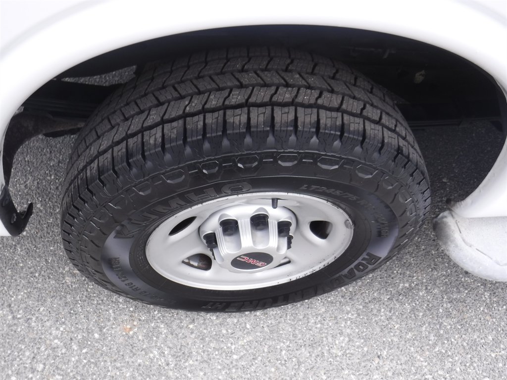 Used 2017 GMC Savana 2500 RWD image 5