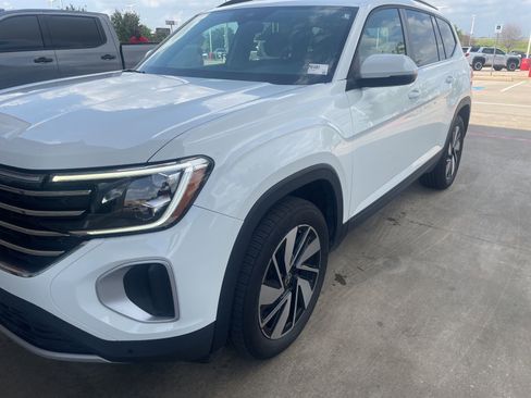 Used 2025 Volkswagen Atlas SE image 26