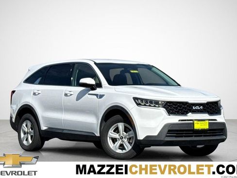 Used 2023 Kia Sorento LX image 1