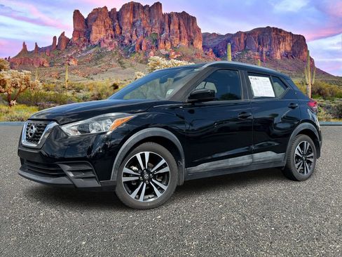 Used 2019 Nissan Kicks SV image 2