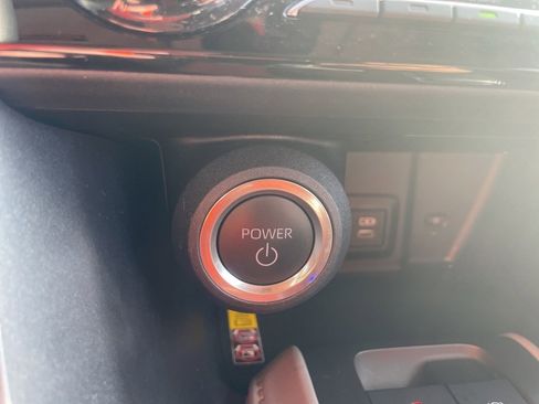 Used 2024 Toyota Venza LE image 19