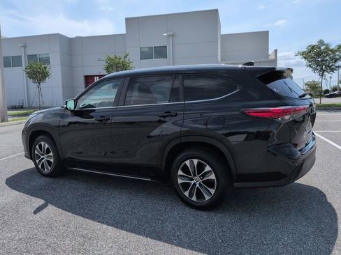 Used 2023 Toyota Highlander XLE FWD image 6