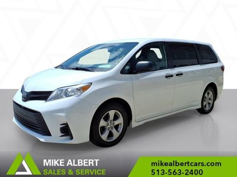 Used 2020 Toyota Sienna L FWD image 3