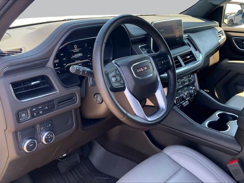 Used 2024 GMC Yukon XL SLT w/ SLT Luxury Package RWD image 18