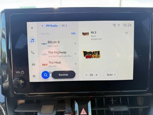 Used 2025 Toyota Corolla LE image 19