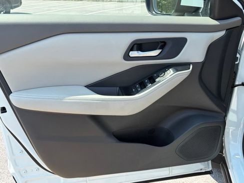 Certified 2025 Nissan Rogue SV AWD/4WD image 12