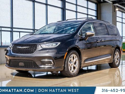 Used 2023 Chrysler Pacifica Limited image 1