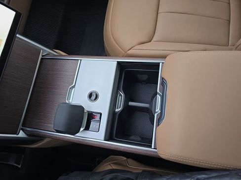 New 2026 Land Rover Range Rover SE image 16