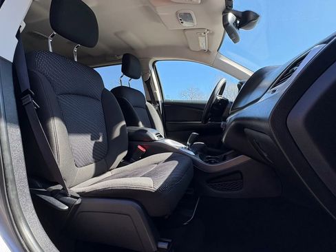 Used 2019 Dodge Journey SE FWD image 32
