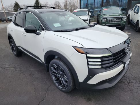 New 2026 Nissan Kicks SR image 2