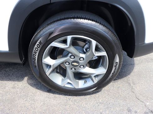 Used 2025 Chevrolet Trax LT FWD image 47