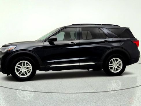 Used 2025 Ford Explorer Active AWD/4WD image 8