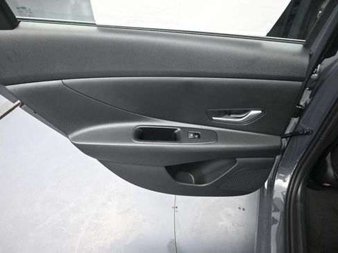 New 2026 Hyundai Elantra SE FWD image 15
