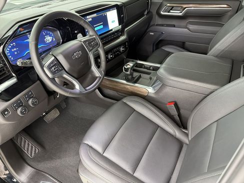 Used 2025 Chevrolet Silverado 1500 LT Trail Boss w/ LT Trail Boss Premium Package AWD/4WD image 4