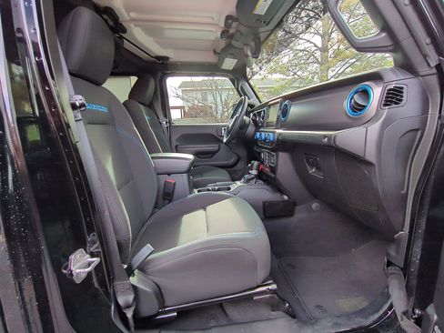 Used 2023 Jeep Wrangler Rubicon w/ Cold Weather Group image 34