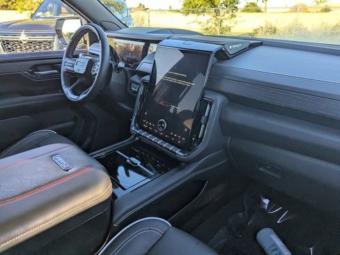 Used 2025 GMC Yukon AT4 Ultimate w/ LPO, Floor Liner Package image 13