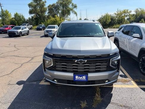 Used 2025 Chevrolet Suburban High Country AWD/4WD image 1